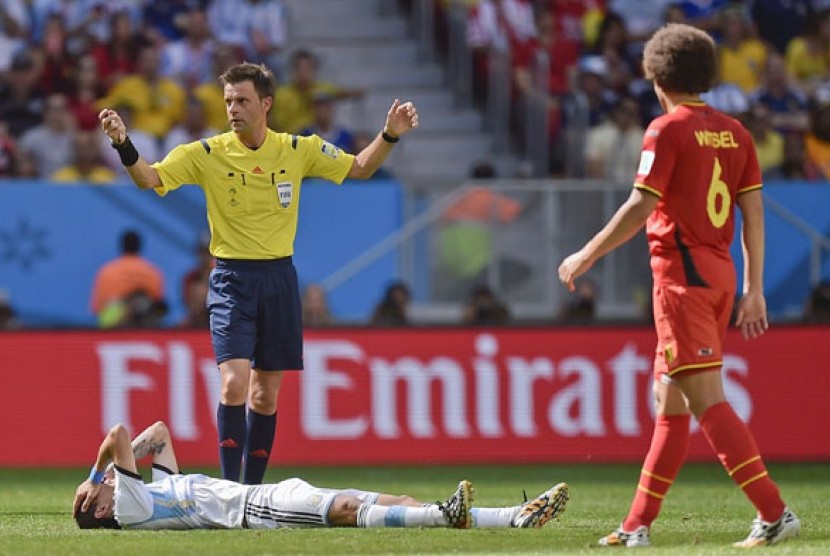 Nicola Rizzoli saat memimpin pertandingan antara Argentina menghadapi Belgia. Nicola Rizzoli juga yang akan menjadi pengadil di lapangan saat final Piala Dunia 2014 antara Jerman VS Argentina