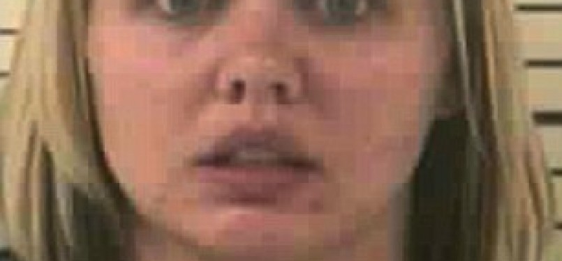  Nicole Letcher, guru Bahasa Inggris di Fulton High School, Illinois, didakwa enam tuduhan pelecehan seksual terhadap anak remaja laki-laki usia 16 tahun.