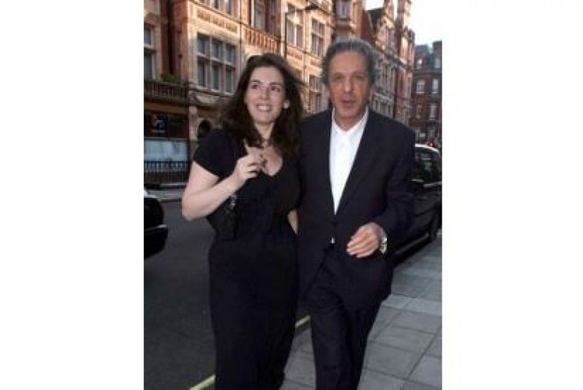 Nigella Lawson (kiri) dan Charles Saatchi