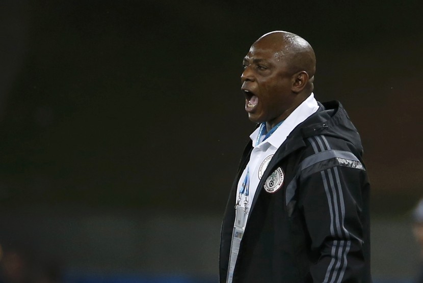 Nigeria's coach Stephen Keshi shouts during their 2014 World Cup Group F soccer match against Bosnia at the Pantanal arena in Cuiaba June 21, 2014.