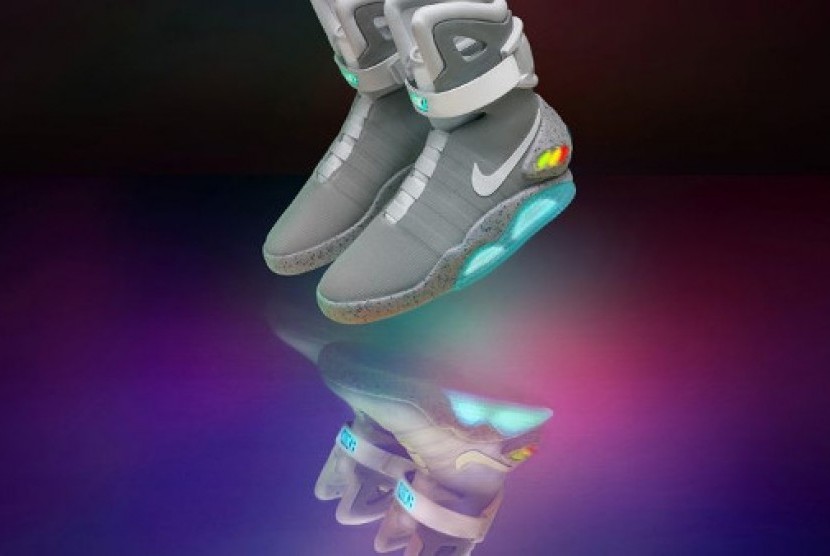 Nike Mag, Sneakers besutan Nike yang memiliki teknologi untuk mengikat tali sepatu sendiri. (Ilustrasi)