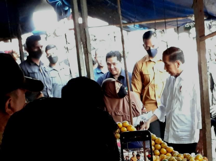 Ningsih (60 tahun), penjual tahu di Pasar Natar, Kabupaten Lampung Selatan, Lampung, bertemu Presiden Jokowi, Jumat (5/5/2023).