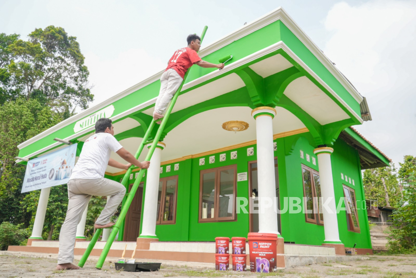 Nippon Paint menggandeng 3 mitra toko, yakni Toko Cat Djaja Agung, Toko Cat Guna Sentosa, dan PT Ragil Jaya Sejahtera untuk pengecatan 51 Musala di Jawa Tengah yang meliputi Semarang, Pati, dan Purwokerto. 