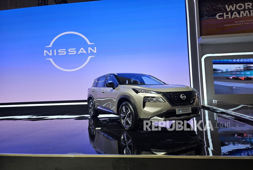 Nissan resmi meluncurkan The All-New Nissan X-Trail e-POWER with e-4ORCE di Gaikindo Indonesia International Auto Show (GIIAS) 2025, Rabu (23/7/2025). Model ini menjadi SUV listrik All-Wheel Drive pertama Nissan di Indonesia dan ditawarkan dengan harga pre-booking Rp 795 juta (OTR Jakarta) untuk 500 pelanggan pertama.