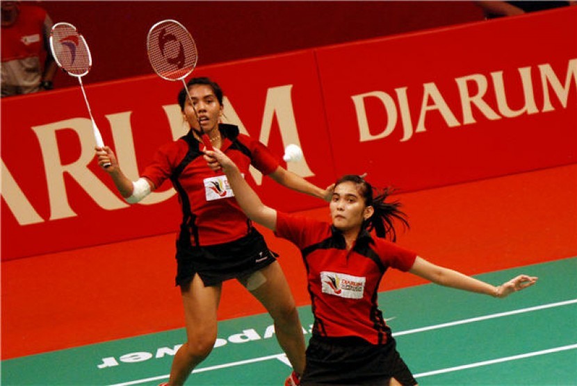 Nitya Krishinda Maheswari (kiri) dan Anneke Feinya Agustin