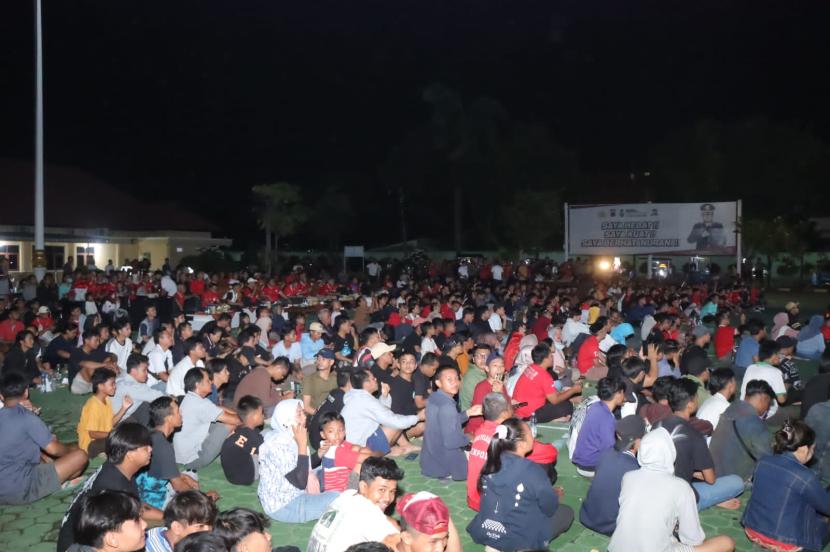 Nobar babak semifinal Piala Asia U-23 antara Timnas Indonesia dengan Uzbekistan, berlangsung meriah di Mapolres Indramayu, Senin (29/4/2024) malam. 