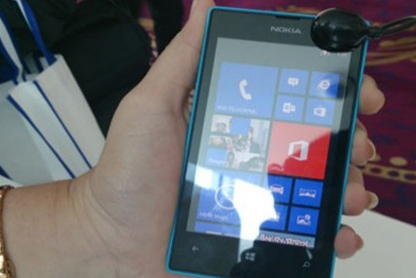Nokia Lumia 520 menggunakan baterai berkapasitas 1430 mAh dan konektivitas bluetooth 3.0, micro USB, dan WiFi.