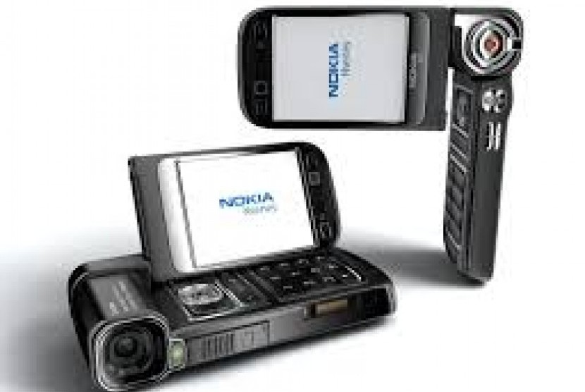 Nokia N93. Nokia dikabarkan akan segera memperkenalkan ponsel lipat terbarunya yang akan bersaing dengan Motorola Razr.