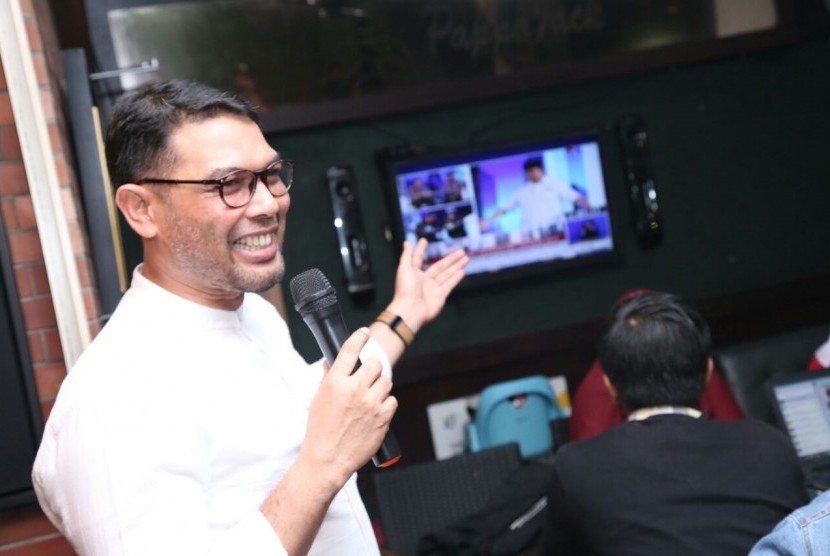 Nonton bareng debat (nobar) cagub - cawagub DKI Jakarta yang digelar di Cafe Pappa Jack Kalibata City Jum'at (27/1). Nobar yang dihadiri oleh anggota dewan DPR RI Fraksi PKS Muhammad Nasir Djamil dan relawan Anies-Sandi Rawajati.