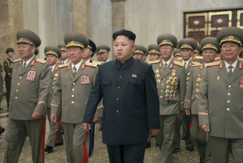 North Korean leader Kim Jong-un (third left) in this July 27, 2014's photo 