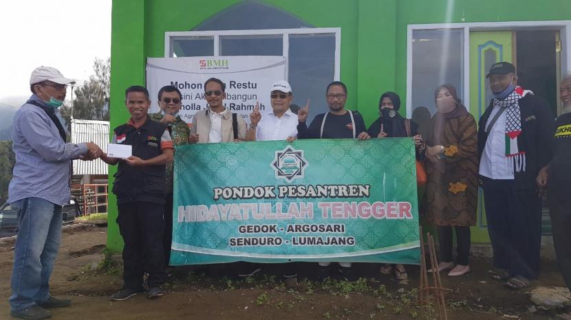 Notaris Muslim Indonesia (NMI) Jawa Timur mengunjungi lokasi daerah binaan mualaf Suku Tengger.