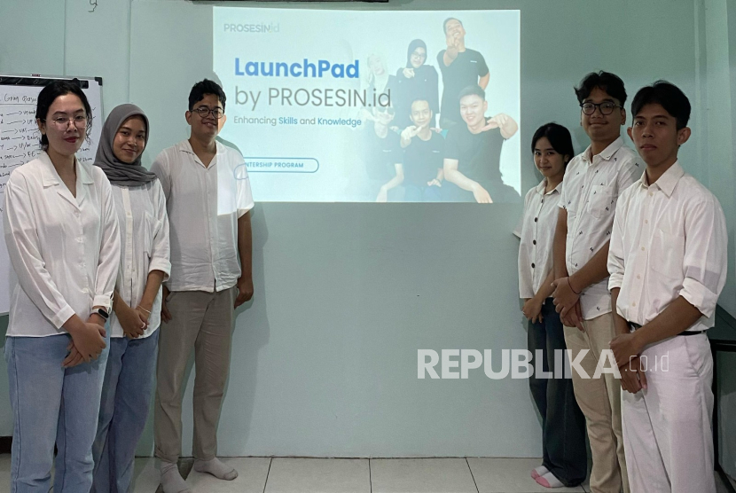 Noufal Trianto, mahasiswa Prodi Informatika UNM magang di PT Yotta Bisnis Indonesia. UNM mendorong mahasiswanya  terjun langsung dalam ekosistem bisnis digital.