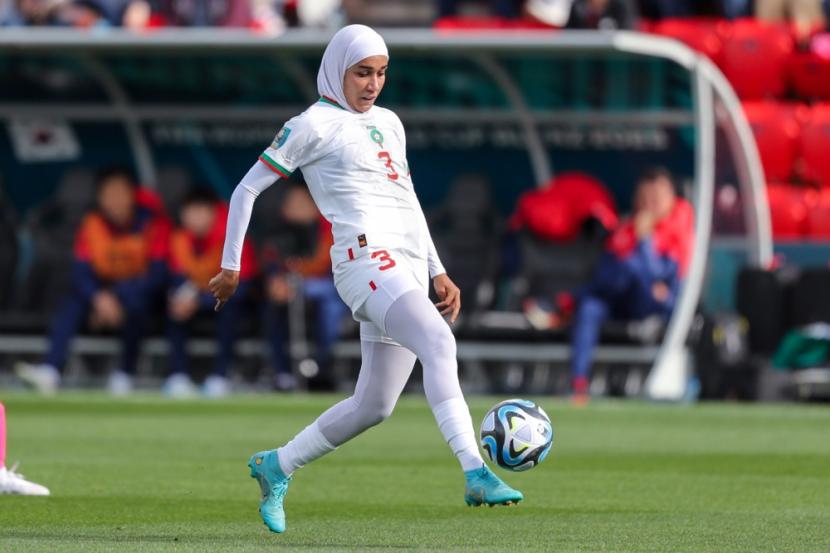 Nouhaila Benzina, pemain Maroko yang mengenakan hijab di PIala Dunia Wanita 2023.