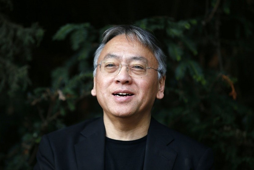 Novelis Inggris berdarah Jepang, Kazuo Ishiguro, menerima hadiah Nobel 2017 di bidang sastra.