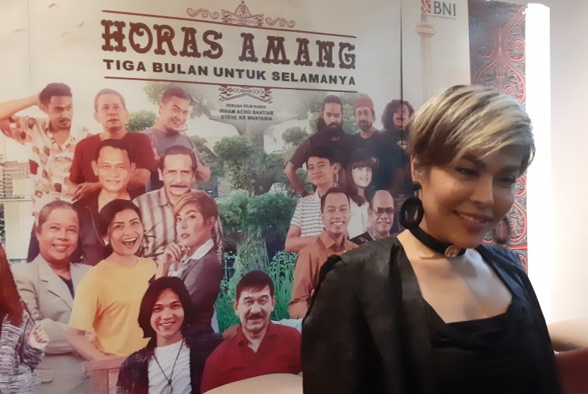 Novita Dewi Marpaung turut bermain dan menyanyikan soundtrack Horas Amang: Tiga Bulan untuk Selamanya.