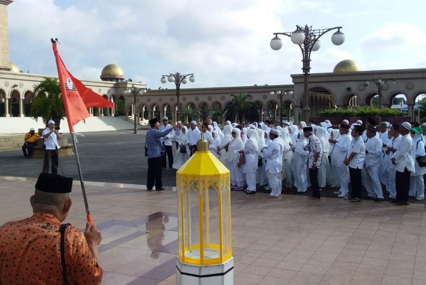 NRA Group Cabang Samarinda mengadakan manasik haji.