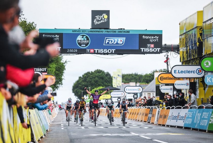 NTT Ltd., raksasa teknologi terkemuka, menggunakan teknologi dan inovasi untuk meningkatkan pengalaman penggemar di Tour de France dan Tour de France Femmes avec Zwift. Lomba sepeda tersohor tahun ini akan menyajikan balapan wanita (Tour de France Femmes avec Zwift) secara perdana yang akan dimulai di Champs-Élysées pada 24 Juli 2022, sebelum penutupan balapan pria pada hari yang sama. 