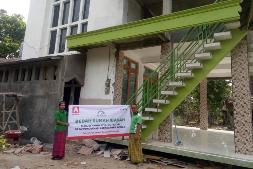 NU Care-LAZISNU dan Alfamidi merealisasikan program Bedah Rumah Ibadah (Berubah), berupa renovasi masjid atau mushola di berbagai kabupaten/kota di Indonesia.