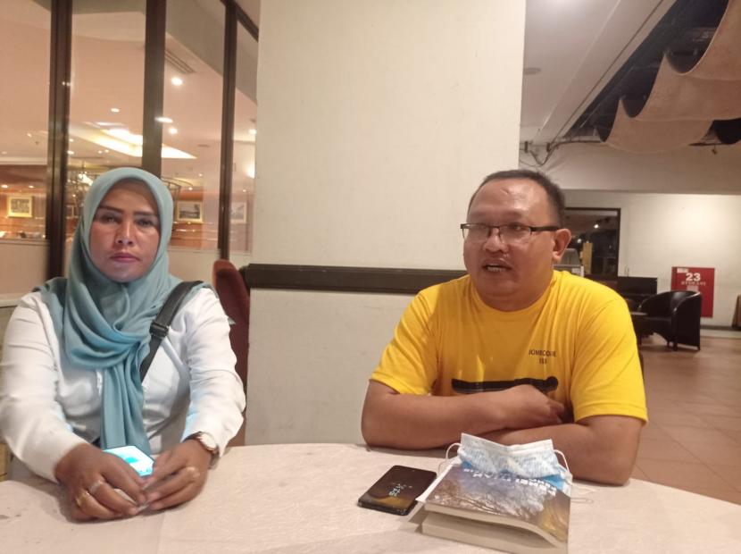 Nunung Sanusi  (kiri) Jubir GNIJ mengatakan, berbagai organisasi masyarakat dan komunitas mulai merapat dan menyatakan dukungannya agar Ridwan Kamil maju dalam Pilpres 2024. 