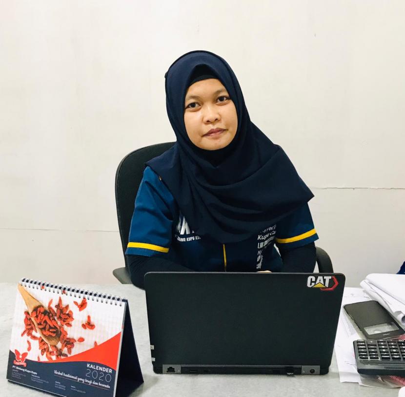 Nur Oktavia Ismail, alumnus Kampus UBSI Pontianak, berhasil menjadi manajer di perusahaan farmasi.