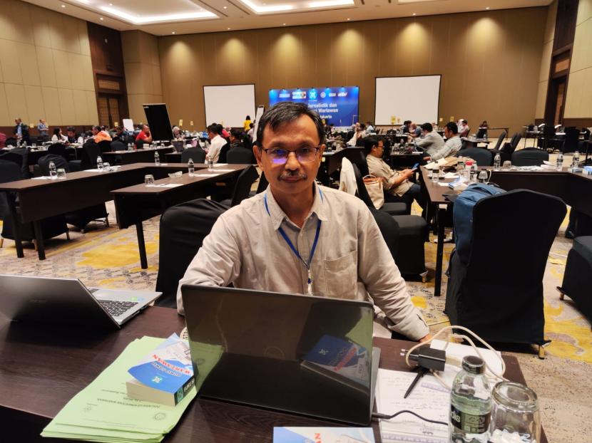 Nurjoni, wartawan senior Investortrust dalam kegiatan Uji Kompetensi Wartawan (UKW) di Hotel Sultan, Jakarta, Jumat (26/4/2024). 