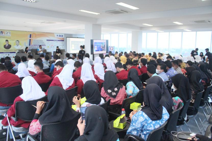  Nusa Mandiri Job Career & Internship Festival (JIF) 2022 berlangsung secara offline pada Jumat-Sabtu, 26-27 Agustus 2022 di Gedung Universitas Nusa Mandiri (UNM) kampus Jatiwaringin Jalan Raya Jatiwaringin No 2, Cipinang Melayu, Makasar, Jakarta Timur.