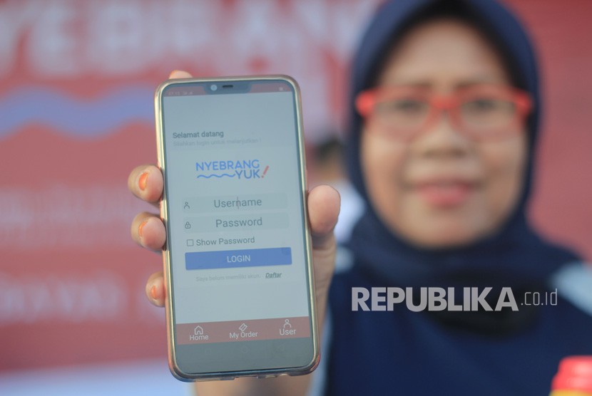 Nyebrang Yuk! merupakan aplikasi pemesan tiket kapal penyeberangan antarpulau secara online yang perdana di Indonesia saat ini pertama kali diterapkan di Terminal Sri Bintan Pura, Tanjungpinang.
