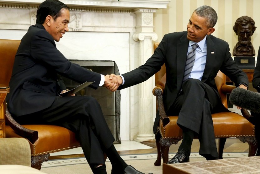 Obama dan Jokowi bersalaman di Gedung Putih