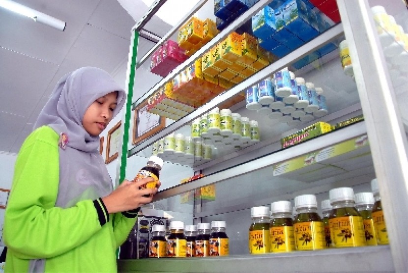 Gabungan Pengusaha (GP) Farmasi menyatakan permintaan obat dan vitamin penambah daya tahan tubuh kini sangat besar. Berbagai produk tersebut sangat dicari tengah penyebaran wabah corona. 