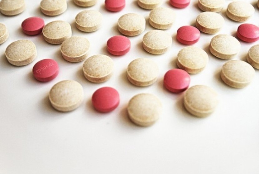 Obat-obatan kini juga bisa dibeli secara daring atau online.