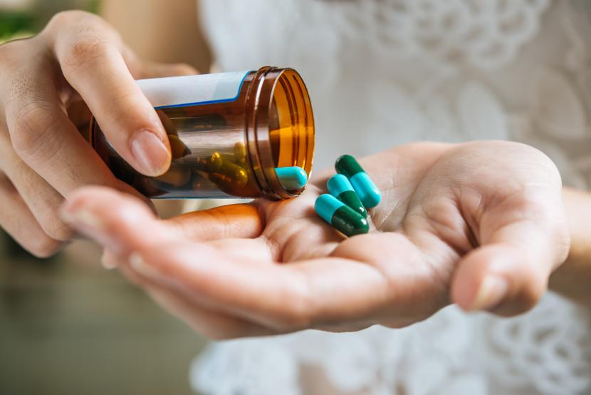 Obat (ilustrasi). Badan Pengawas Obat dan Makanan (FDA) AS telah memberi wewenang kepada apoteker berlisensi di negara bagian untuk meresepkan pil Covid-19 Pfizer Inc kepada pasien yang memenuhi syarat.