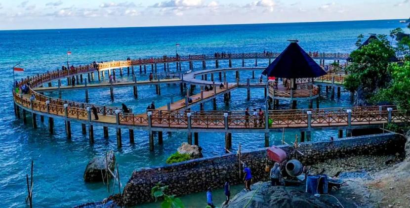 Objek wisata Jembatan Lingkar Lapoili di Kecamatan Sampolawa, Kabupaten Buton Selatan, Sulawesi Tenggara