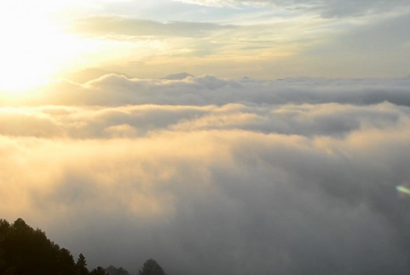 Objek wisata Negeri di Atas Awan yang ada di Gunung Luhur, Desa Citorek, Kabupaten Lebak, Provinsi Banten, ini akan ditutup saat momen liburan tersebut oleh pihak pemkab dan kepolisian setempat.