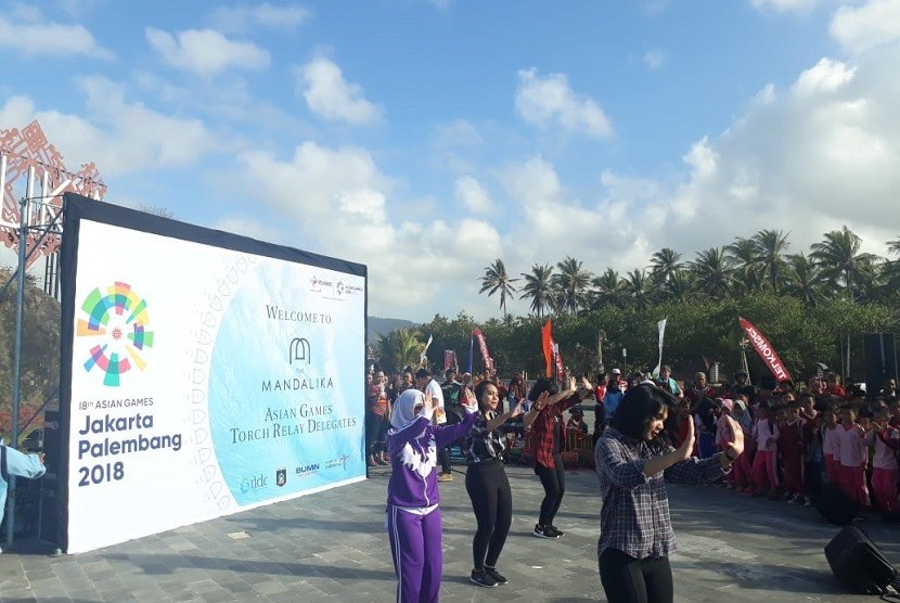 Obor Asian Games akan berada sekitar satu jam, mulai dari jam 09.00 Wita hingga 10.00 Wita sebelum diberangkatkan ke Kota Mataram untuk menjalani prosesi Kirab Obor.