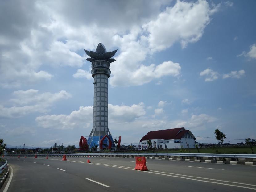 Obyek wisata baru Menara Pandang Purwokerto di Jalan Bung Karno.