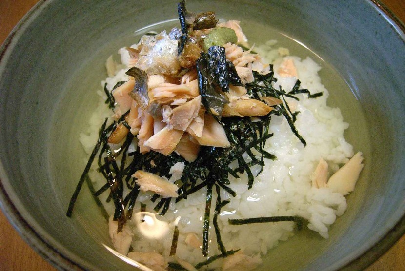Ochazuke atau chazuke adalah masakan khas Jepang yang sederhana. Hidangan ini terdiri dari nasi dan taburan lauk yang disiram dengan teh hijau panas (Ochazuke)