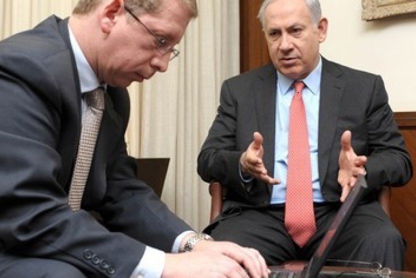 Ofir Gendelman dan Perdana Menteri Israel Benjamin Netanyahu.