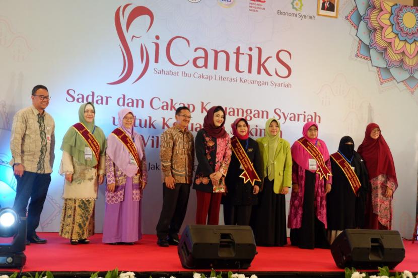 OJK bersama dengan Sakinah Finance, kembali mengadakan acara yang bertema SICANTIKS Batch 2 di Jakarta, Selasa (10/10/2023).