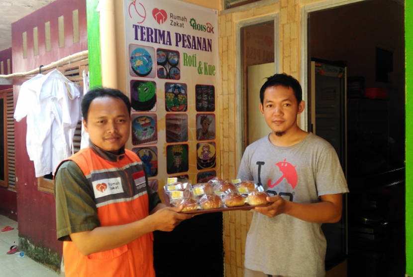 OJK bersinergi dengan Rumah Zakat melakukan pemberdayaan warga Kampung Curug, Bogor Barat.