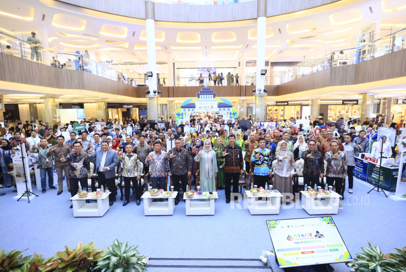 OJK menggelar Syariah Financial Fair (SYAFIF) di Bandung sebagai bentuk sinergi dalam mendorong inklusi keuangan syariah.  Kegiatan bertajuk 