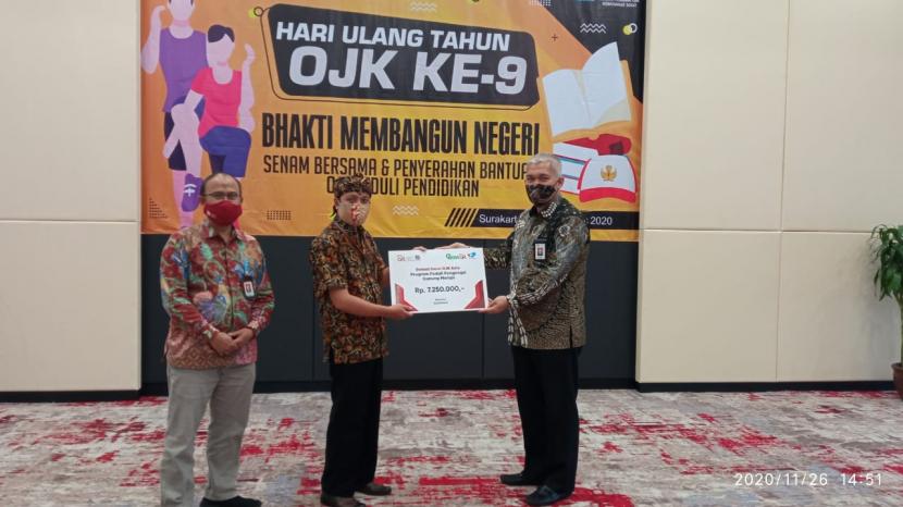  OJK Solo memberikan bantuan untuk para pengungsi Gunung Merapi dalam Program Peduli Pengungsi Gunung Merapi yang disalurkan melalui Lembaga Amil Zakat (LAZ) Solopeduli. 