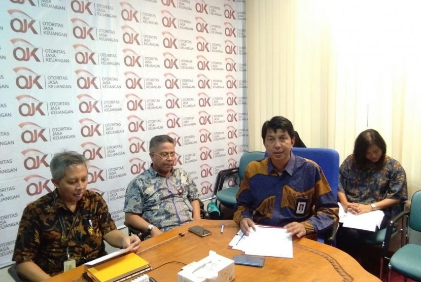 OJK Sumbar dan LPS mengumumkan pencabutan izin usaha BPR Budisetia yang beralamat di Air Tawar, Kota Padang, Sumbar. Lembaga jasa keuangan yang memiliki 2 ribu lebih nasabah tersebut resmi dicabut izinnya per 25 Mei 2018. 