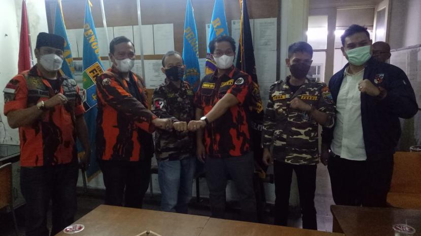 OKP di Jabar meminta DPP KNPI tidak menghalangi musyawarah daerah XV Pemuda/KNPI Jawa Barat yang digelar 25 Agustus ini.