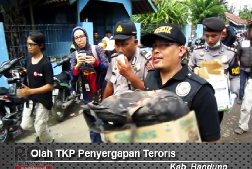 Olah TKP di Lokasi Penyergapan Teroris Bandung