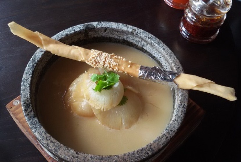 Olahan sup sirip hiu khas Restoran 48 Signature