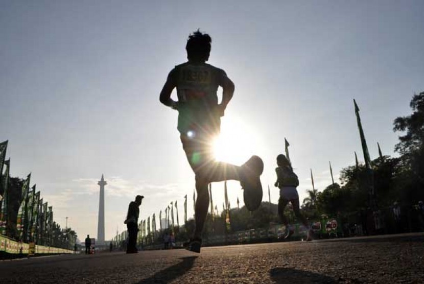 Lari maraton kini menjadi salah satu olahraga yang disukai banyak orang (Foto: ilustrasi lari maraton)