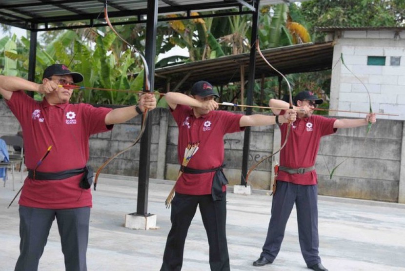 olahraga memanah juga sebagai ajang pembinaan sekaligus menggiatkan panahan tradisional yang merupakan warisan budaya bangsa Indonesia. 