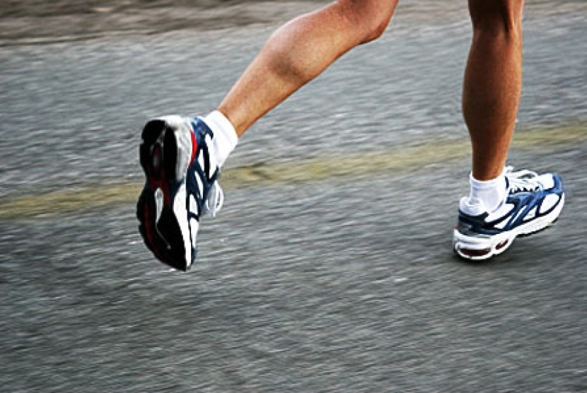 Olahraga joging membakar lebih banyak kalori dari berjalan kaki.