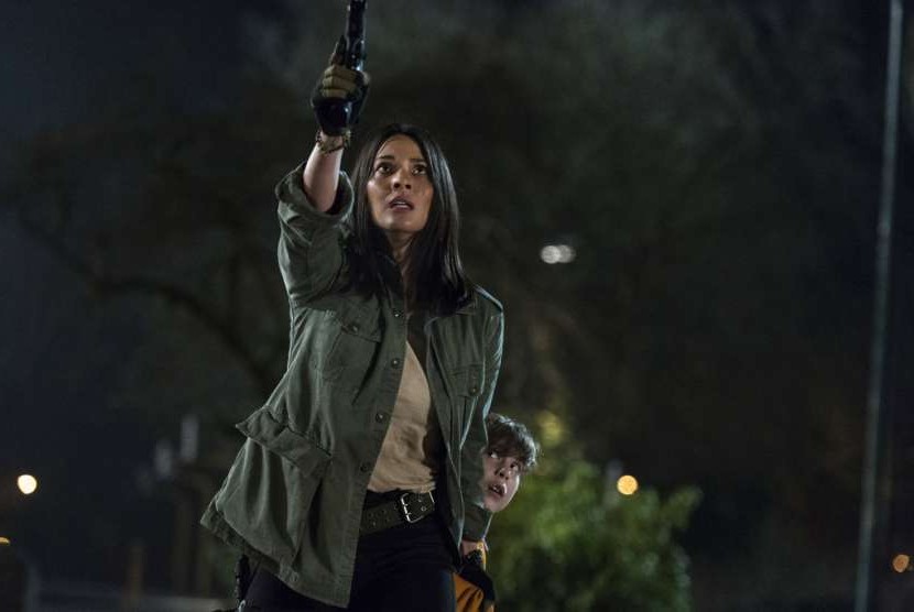 Olivia Munn dalam film The Predator.