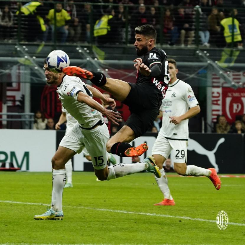 Olivier Giroud menjadi pahlawan AC Milan saat mencetak gol melawan Spezia, Ahad (6/11/2022) dini hari WIB.